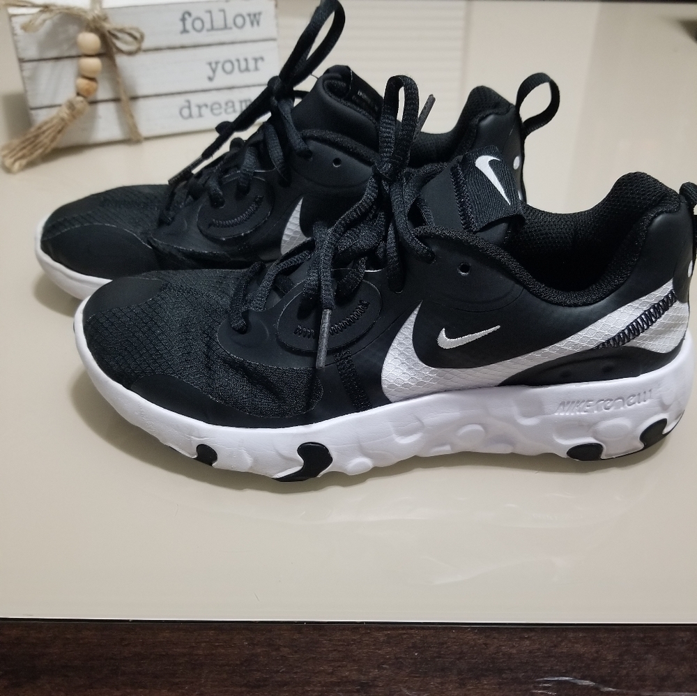 SNEAKERS | NIKE